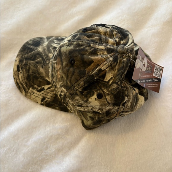 NWT camouflage hat - Picture 3 of 3
